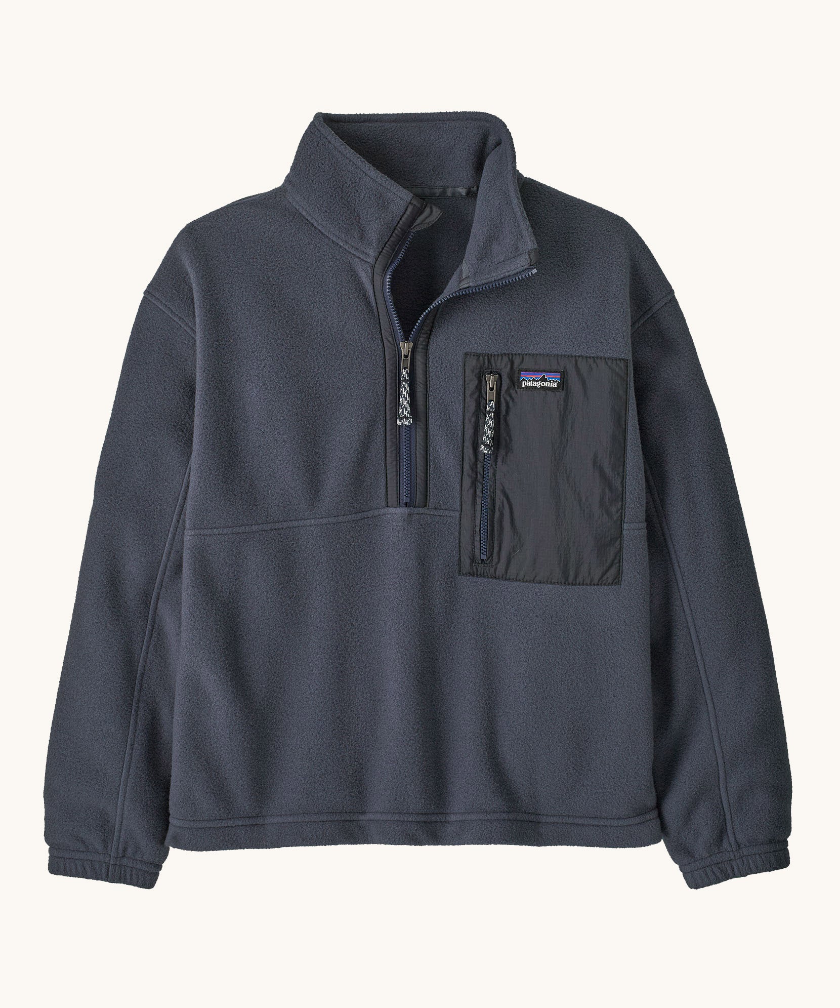 Patagonia kids microdini 1/2 zip pullover in smolder blue available at Babipur. A 100% recycled polyester soft fleece in dark blue. Features a turn up collar with a half length zip, elasticated cuffs and a chest pocket.