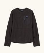 Patagonia Kids R1 Air Crew in Black. Ribbed textured body with square zipped pocket on the chest, and thumb holes.