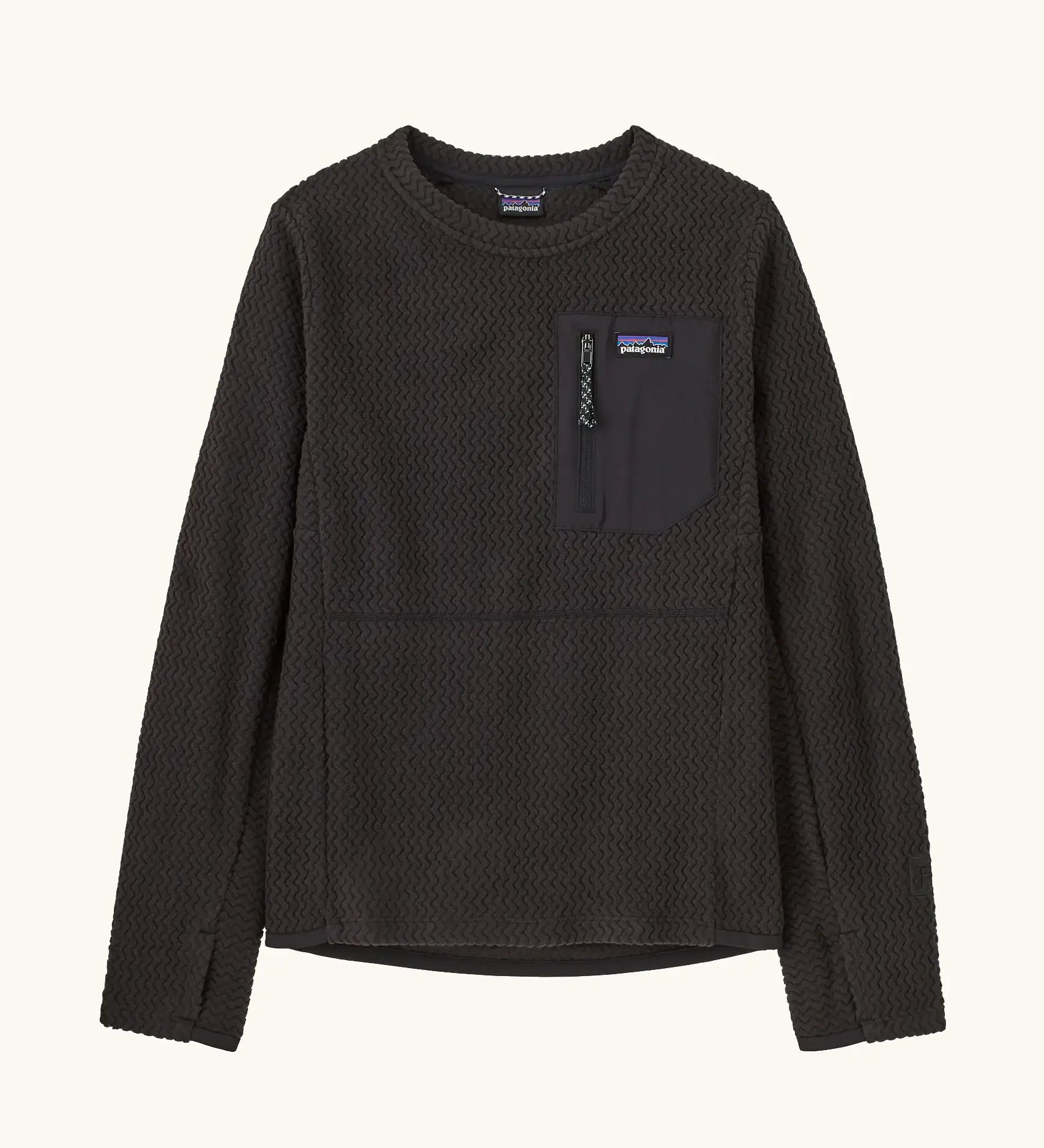 Patagonia Kids R1 Air Crew in Black. Ribbed textured body with square zipped pocket on the chest, and thumb holes.