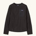 Patagonia Kids R1 Air Crew in Black. Ribbed textured body with square zipped pocket on the chest, and thumb holes.