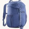 Patagonia kids refugio 12 litres backpack in dark and light blue available at Babipur.. Features padded shoulders, 2 side pockets and a flip lid with a buckle fastener. 