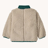 The back of the Patagonia little kids retro x jacket in dark natural/cascade green available at Babipur. A 100% recycled polyester and pile fleece jacket in cream with dark green trim. Features a full length zip, 2 side pockets and a chest pocket.