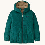 Patagonia kids reversible ready freddy hoody in cascade green available at Babipur. A 100% recycled polyester jacket in green with a thick fleece alternative. Features a full length zip and 2 side pockets. 