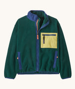 Patagonia kids synchilla fleece jacket in cascade green available at Babipur. A 100% recycled polyester soft fleece in dark green with blue trim. Features a turn up collar, full length zip 2 side pockets and a zip chest pocket with yellow panel