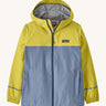 The Patagonia Little Kids Torrentshell 3L Waterproof Jacket in nearly green available at Babipur. A waterproof jacket in a yellow/grey and grey colourblock design. Features a full length zip, 2 side pockets and a reflective strip on the cuffs