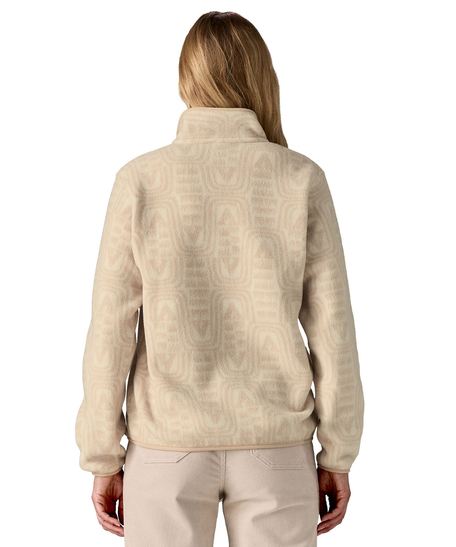 The back of a woman wearing the Patagonia women's synchilla jacket in flow dyno white available at Babipur. 
