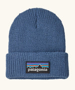 Patagonia little kids knitted beanie in barnacle blue with brand patch on brim. Made from 100% recycled polyester yarn
