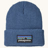 Patagonia little kids logo beanie in barnacle blue available at Babipur. A 100% recycled polyester soft knit beanie in pale blue with a brand patch on the turned up brim