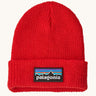 Patagonia little kids logo beanie in sizzle red available at Babipur. A 100% recycled polyester soft knit beanie in bright red with a brand patch on the turned up brim