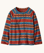 Patagonia kittle kids micro d crew jumper in diamond stripe sizzle red available at Babipur. A 100% recycled polyester soft fleece jumper with a triangular geometric pattern design in red blue brown and cream