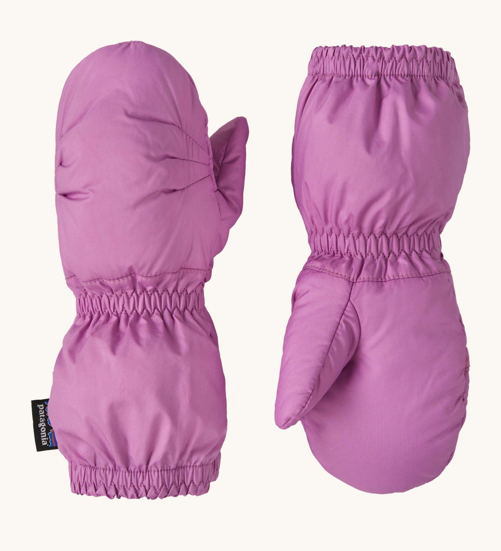 Patagonia little kids puff mitts in brisk purple available at Babipur. 100% recycled polyester mittens in bright purple with elasticated cuffs for a snug fit. 