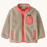 Patagonia little kids retro x jacket in dark natural/ sparkle pink available at Babipur. A 100% recycled polyester and pile fleece jacket in cream with pink  trim. Features a full length zip, 2 side pockets and a chest pocket