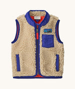 Patagonia little kids retro x vest in dark natural available at Babipur. A 100% recycled polyester and pile fleece gilet with dark blue trim. Features a full length zip, 2 side pockets and a small chest pocket