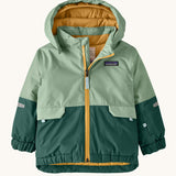Patagonia little kids snow pile jacket in ellwood green available at Babipur. A 100% recycled polyester thick winter hooded jacket in light and dark green. Features a full length zip, side pocket and elasticated cuffs.