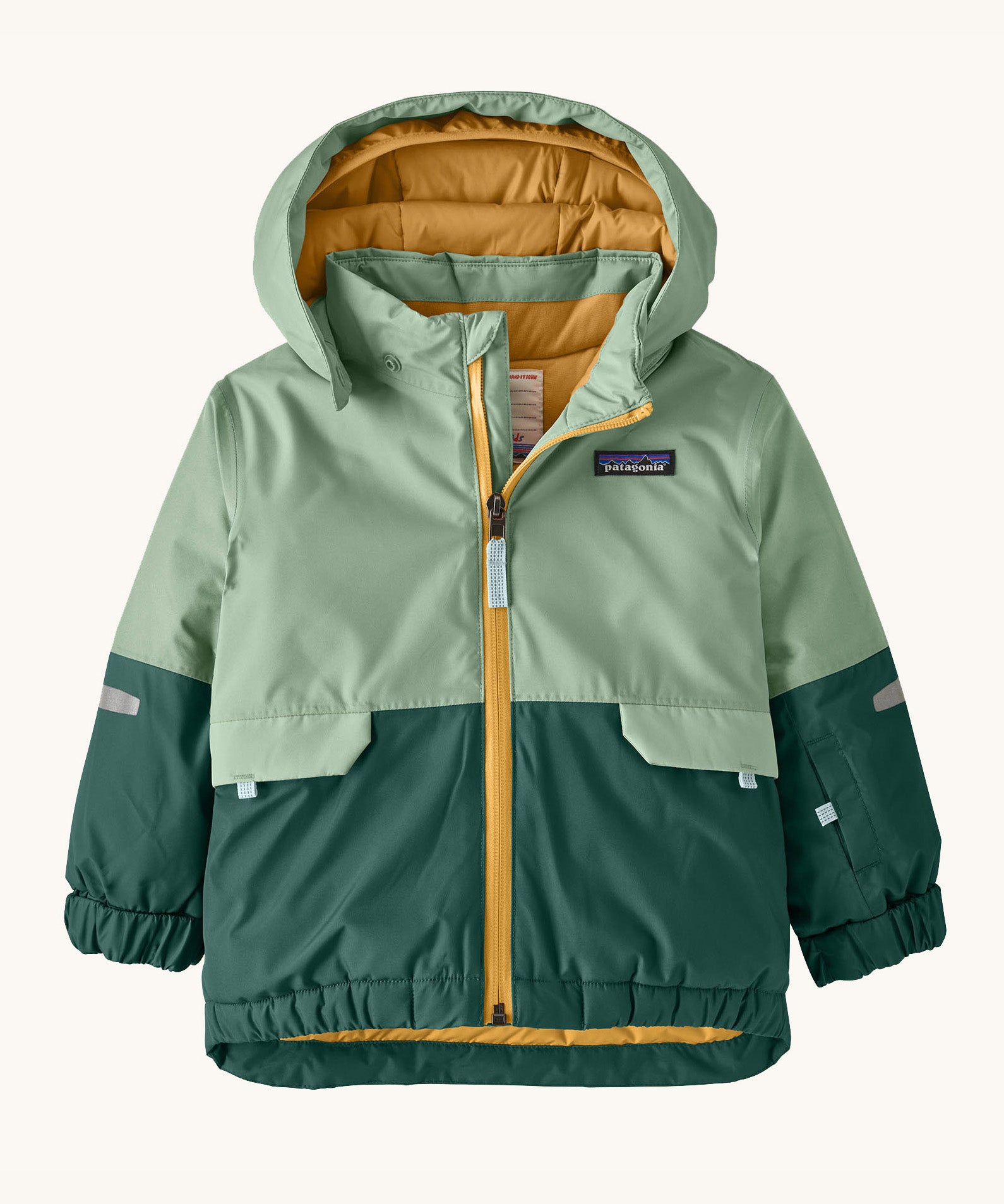 Patagonia little kids snow pile jacket in ellwood green available at Babipur. A 100% recycled polyester thick winter hooded jacket in light and dark green. Features a full length zip, side pocket and elasticated cuffs.