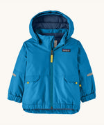 Patagonia little kids snow pile jacket in uplift blue available at Babipur. A 100% recycled polyester thick winter hooded hooded. Features a full length zip, side pocket and elasticated cuffs.