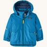 Patagonia little kids snow pile jacket in uplift blue available at Babipur. A 100% recycled polyester thick winter hooded hooded. Features a full length zip, side pocket and elasticated cuffs.