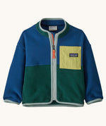 Patagonia little kids synchilla fleece in clement blue available at Babipur. A 100% recycled polyester soft fleece jacket in dark blue and green with pale blue trim. Features a full length zip and a yellow chest pocket