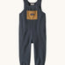 Patagonia little kids synchilla fleece dungarees in smolder blue available at Babipur. A 100% recycled polyester soft fleece dungarees in dark blue with a small front pocket in brown. Features popper fasteners and elasticated leg cuffs