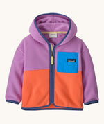 Patagonia little kids synchilla hoody in brisk purple available at Babipur. A 100% recycled polyester hooded jacket in purple and orange with dark purple trim. Features a full length zip and a blue chest pocket. 