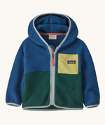 Patagonia little kids synchilla hoody in clement blue available at Babipur. A 100% recycled polyester hooded jacket in dark blue and green with pale blue trim. Features a full length zip and a yellow chest pocket. 