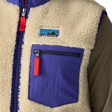 A close up of the Patagonia mens classic retro x fleece vest available at Babipur showing the royal blue chest pocket detail