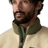 A close up of the Patagonia classic retro x jacket in natural/green available at Babipur showing the green turn up collar detail