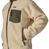 A close up of the Patagonia classic retro x jacket in natural/green available at Babipur showing the side pocket detail