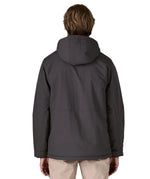 Back of man wearing Patagonia water repellent Isthmus parka in ink black with the hood down. Coat has a regular fit 
