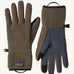 Patagonia adult synchilla gloves in marlon brown available at Babipur. Thick pile fleece style glovesin dark brown. Features a grip on the palms and fingertips. Logo label is stitched on the side . 