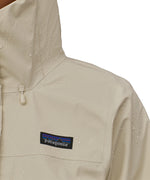 Raindrops are one the shoulder of the Patagonia Women's Torrentshell 3L Rain Jacket, showing the waterproof abilities of the jacket