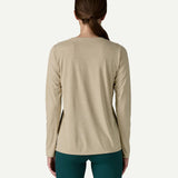 Back view of a woman wearing the Patagonia Women’s Long Sleeved Capilene Cool Daily Graphic Shirt in Fitz Roy Foliage, showcasing the long sleeved technical fabric.