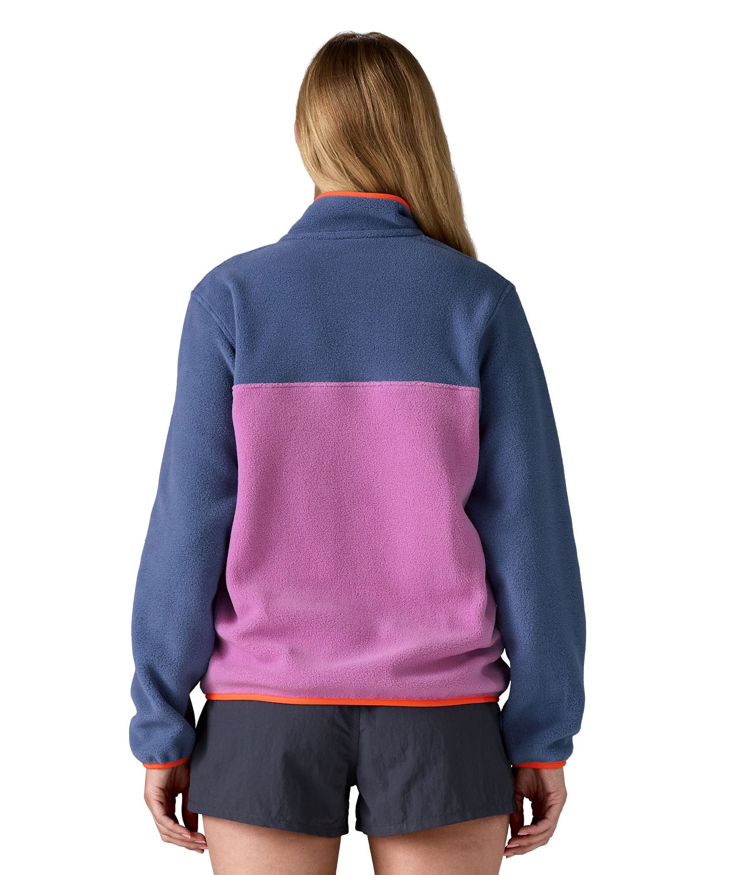 The back of a woman wearing the Patagonia women's synchilla jacket in brisk purple available at Babipur. 