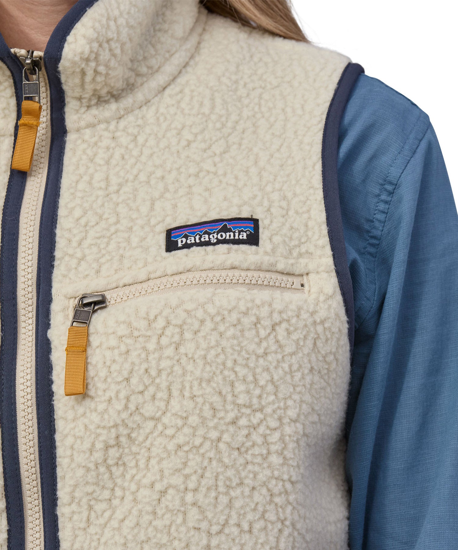 A close up of the Patagonia womens retro pile vest in pelican available at Babipur showing the front zip pocket detail
