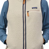 A close up of the Patagonia womens retro pile vest in pelican available at Babipur showing the full length zip detail