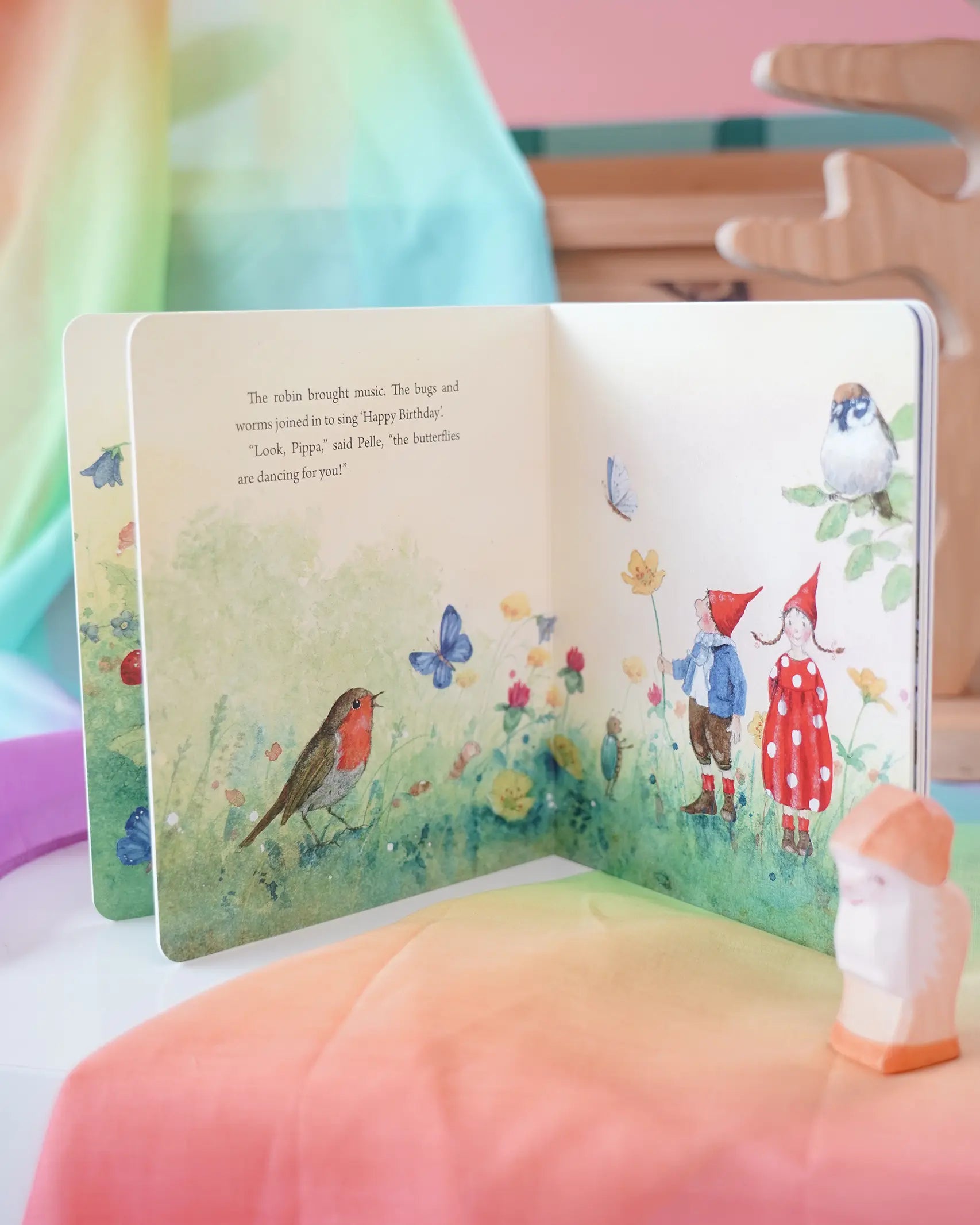 Pippa and Pelle Birthday Gifts children's board book by Daniela Drescher opened.