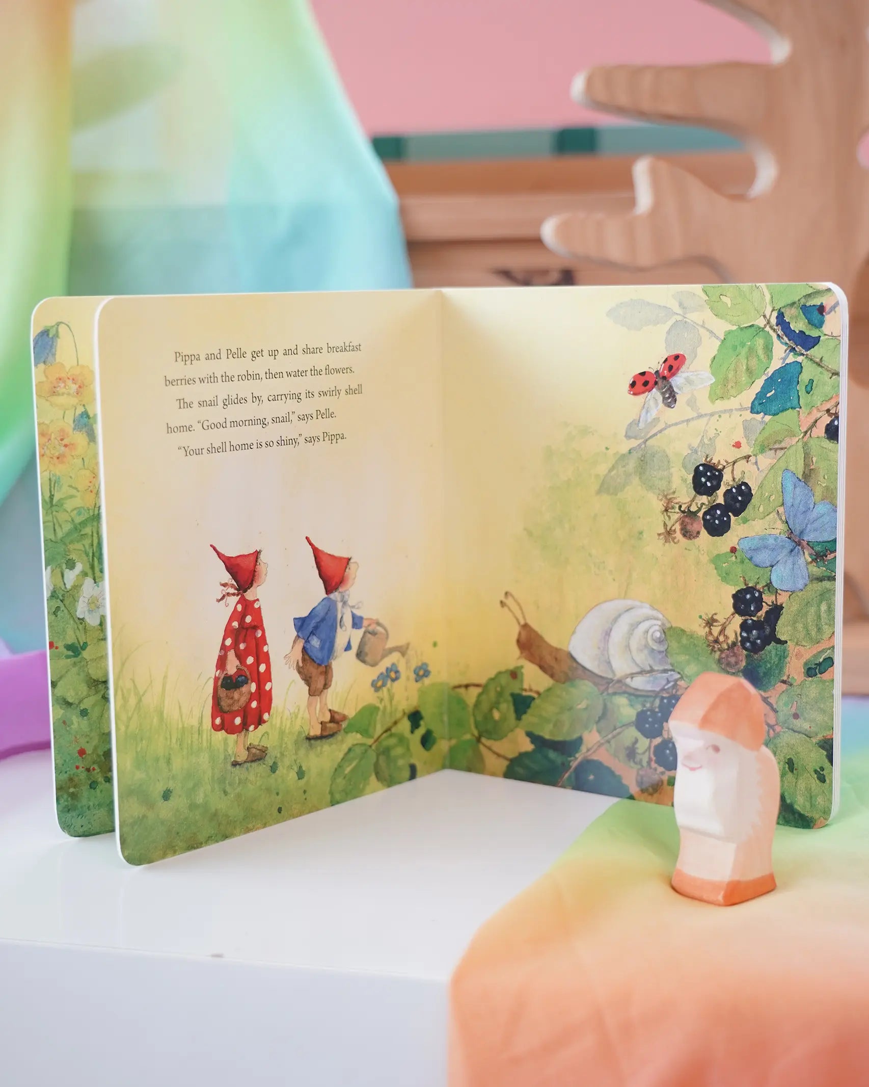 Pippa and Pelle Cosy Home children's board book by Daniela Drescher opened.