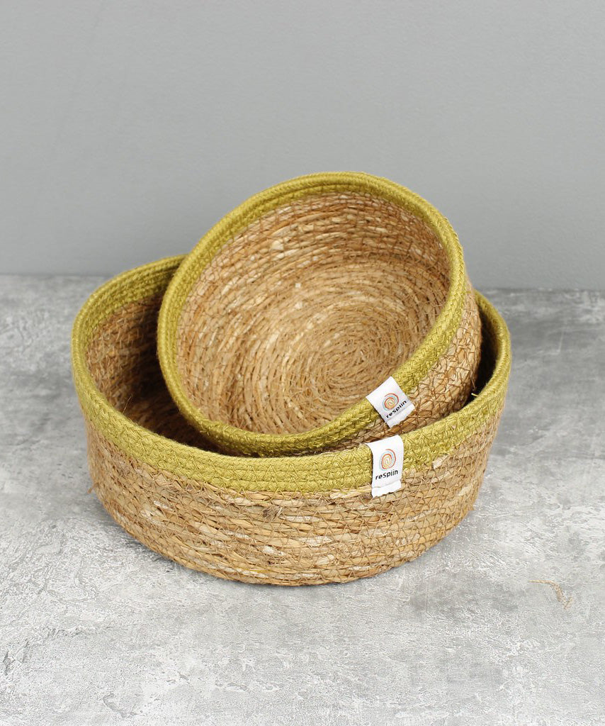 Respiin set of 2 natural shallow seagrass jute baskets with green rim with the small basket stacked on top of the medium basket