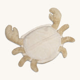 Underside of the Senger Naturwelt small cuddly crab in a light beige colour showing the zip opening for the heat cushion. Organic GOTS cotton plush soft toy with natural wool filling and spelt husk heat cushion.