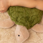 A closer look at the head and shell of the Senger Cuddly Turtle - Green. The head and flippers of the Turtle are a very light brown/beige colour and it has a small black eye. The shell is green and fluffy, and has lines to give the effect of a real turtle shell