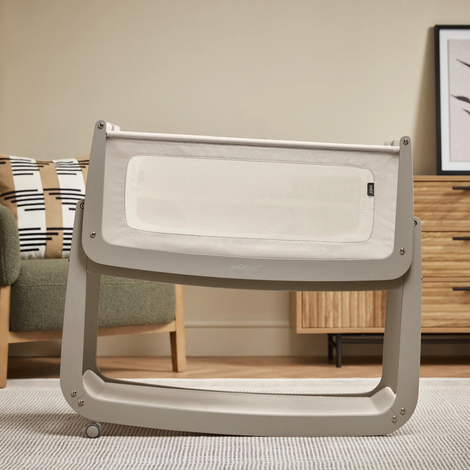 The SnuzPod5 with only 2 of its 4 wheels attached, to show the 'comfort incline mode'.