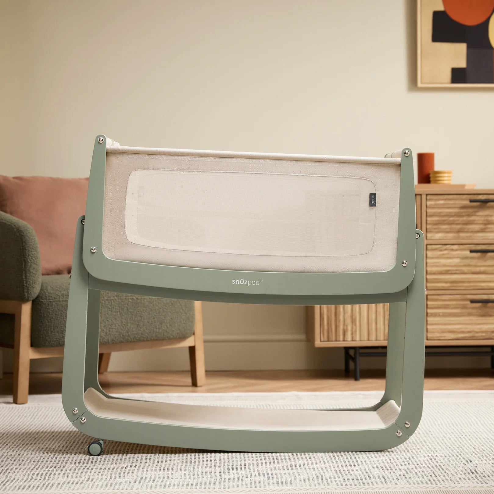 The SnuzPod5 with only 2 of its 4 wheels attached, to show the 'comfort incline mode'.