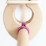 Close up of a Speelbelovend wooden giant peg clamped on a Trigonos construction pole