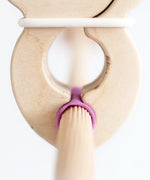 Close up of a Speelbelovend wooden giant peg clamped on a Trigonos construction pole