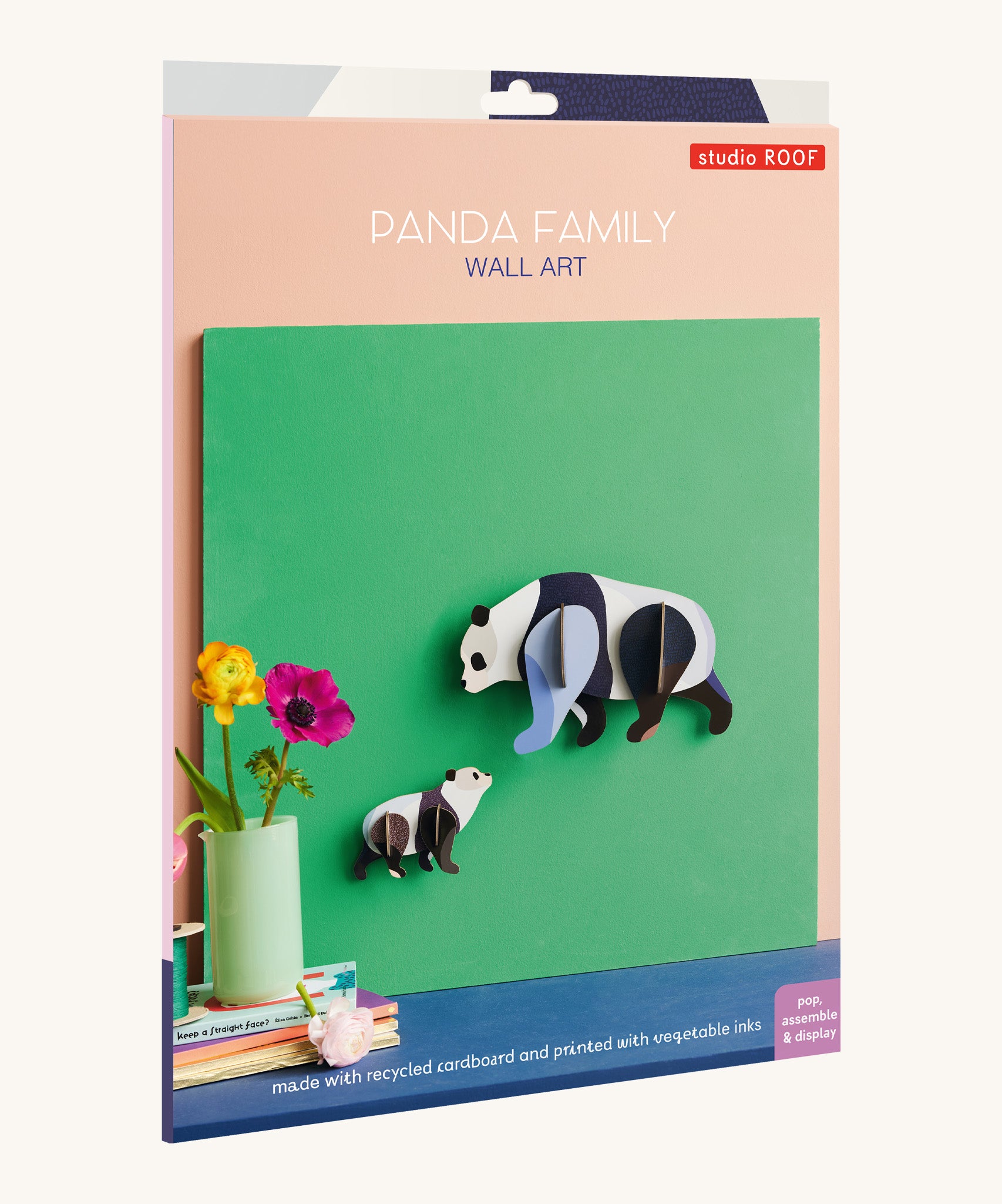 The cardboard packaging for the panda family wall decoration available at Babipur.