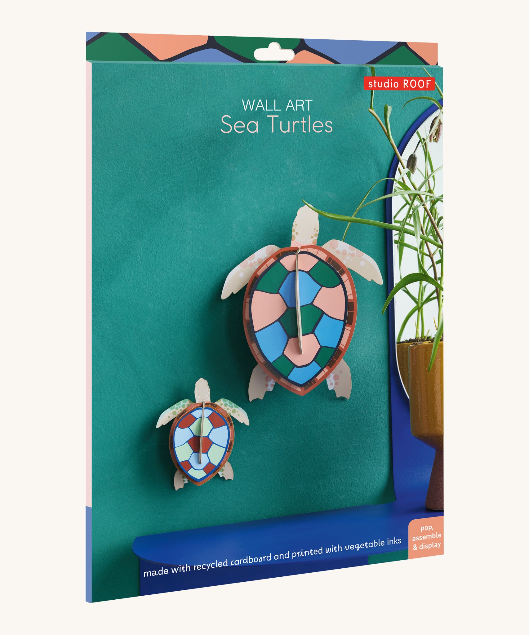 The cardboard packaging for the sea turtles wall decoration available at Babipur.