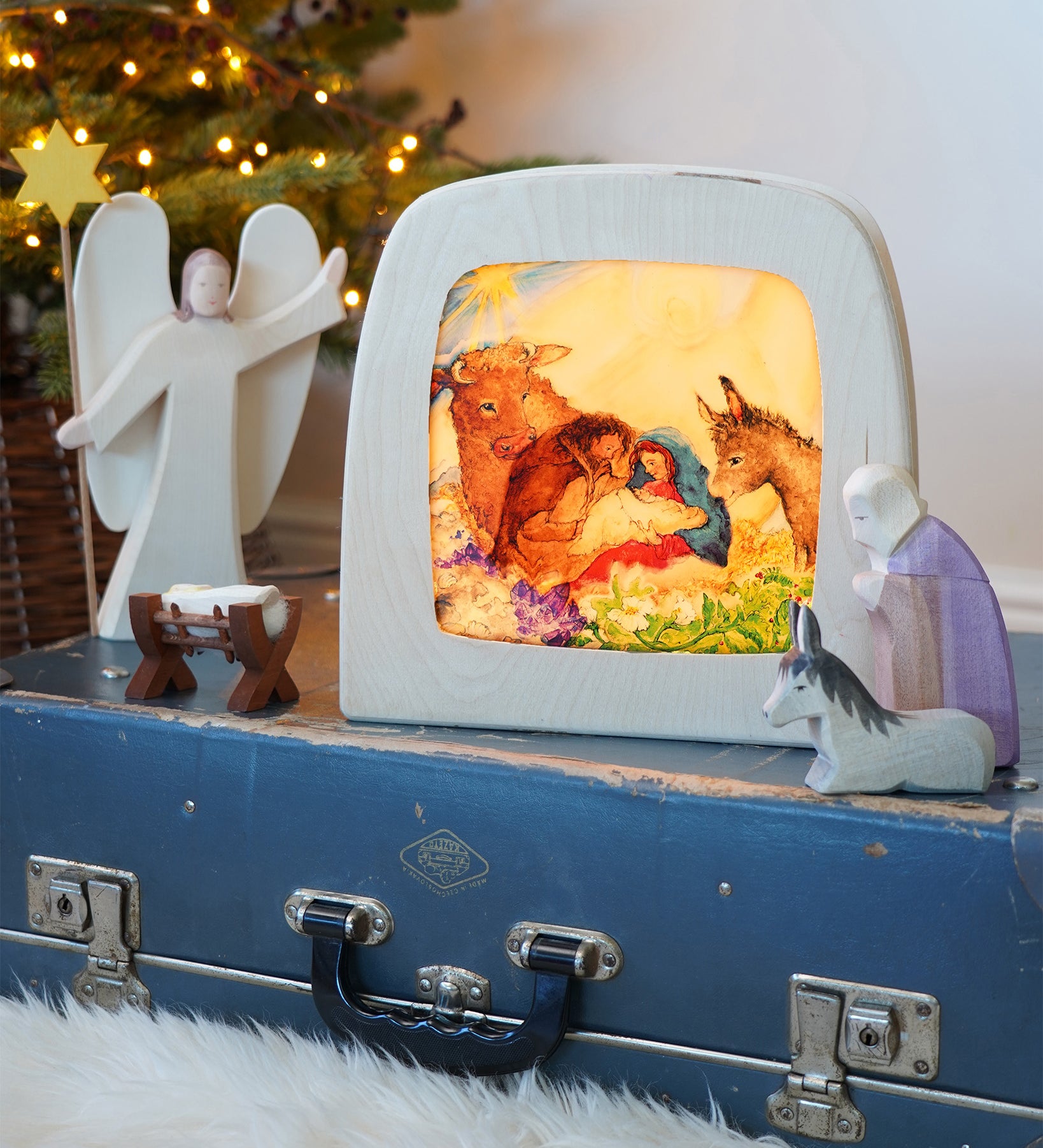 Toverlux Advent Story Silhouette Set - a layered advent calendar with 4 silhouettes for the magic lamp or window frame to create a nativity scene - buy now at Babipur.