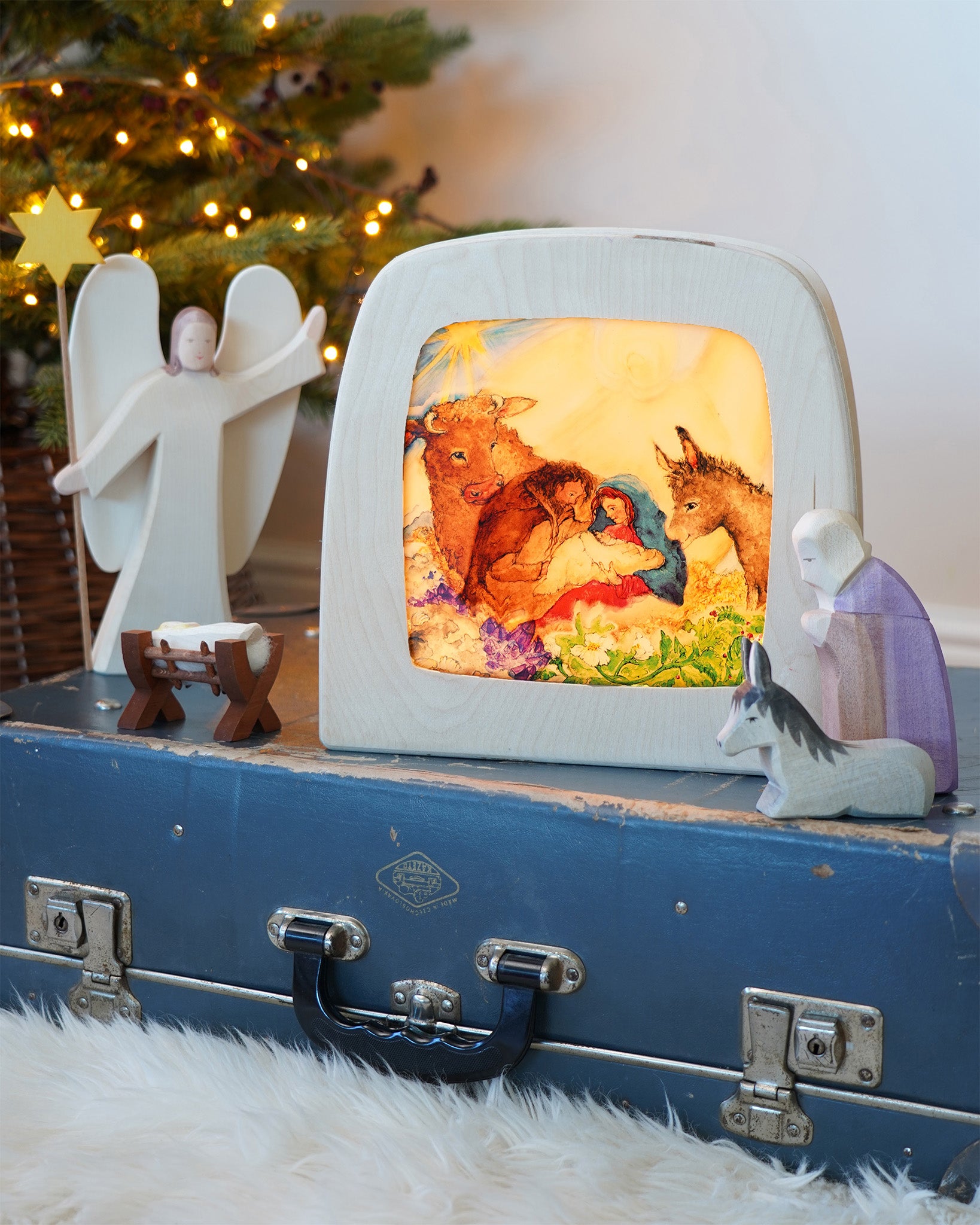 Toverlux Advent Story Silhouette Set - a layered advent calendar with 4 silhouettes for the magic lamp or window frame to create a nativity scene - buy now at Babipur.