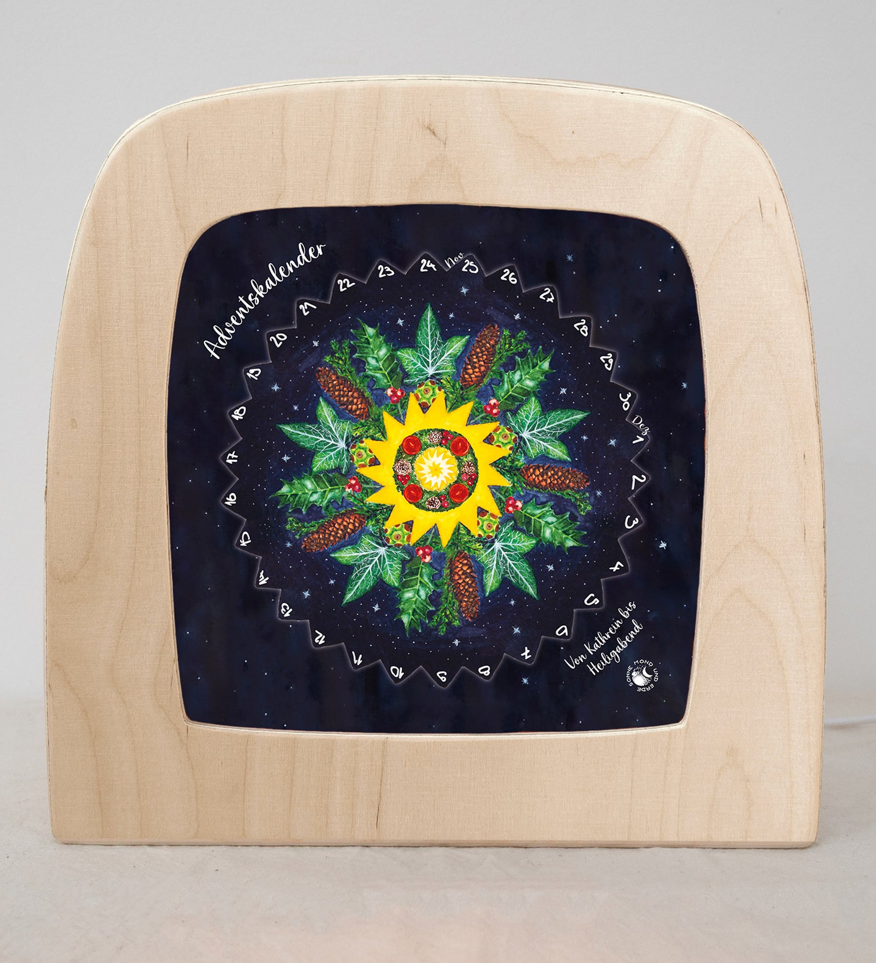 Toverlux advent calender sonne mond und erde silhouette available at Babipur.  Displayed in a wooden Toverlux lantern  showing a starry night and festive inspired with each date window in a circle