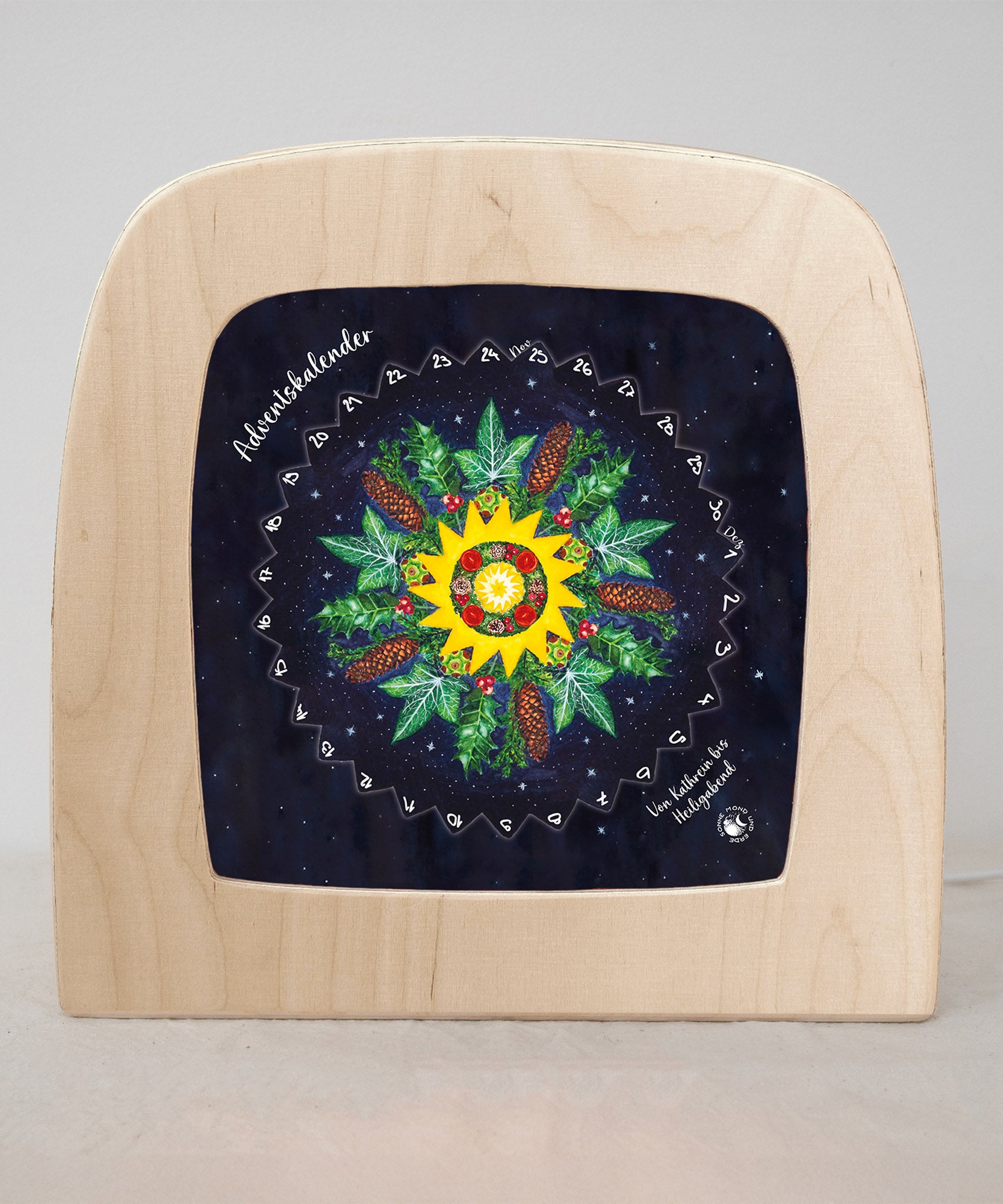 Toverlux advent calender sonne mond und erde silhouette available at Babipur.  Displayed in a wooden Toverlux lantern  showing a starry night and festive inspired with each date window in a circle